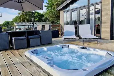 Image de Rolo's Dog Friendly Lakeside Lodge With Hot Tub