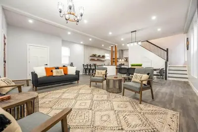 Image de Dt Farm House w/ a ton of Space