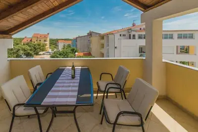 Image de The house is located in a quiet resort with private villas near the sea.