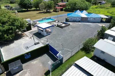 Image de 2 Villas w Pool, Bbq Gazebo & Bball Court\/ Combate