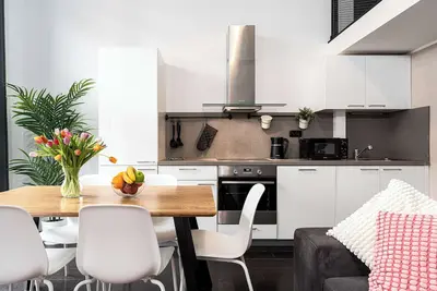 Image de Urban loft with balcony near center