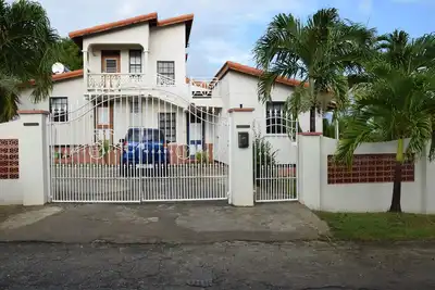 Image de Three Bedroom Bungalow with Swimming Pool, 3\/4 Acre of Land, Sleeps 7