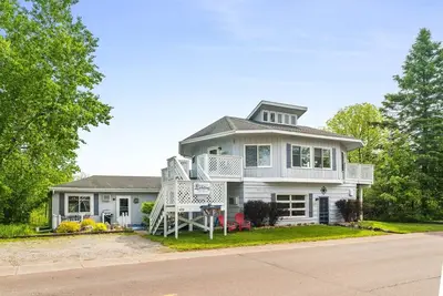 Image de Bayfield Suite at Ferry Landing Suites in Downtown La Pointe
