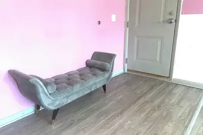 Image de Pink aura 1-bedroom apartment in welcoming Atlanta