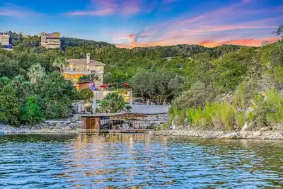 Image de Above Palms I New Pool & Spa I Views I Lake Travis I Family Fun I Services