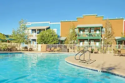 Image de 2br Condo Saddle Up for Western Outdoor Fun!