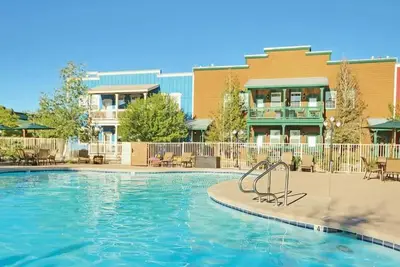 Image de 2br Condo Saddle Up for Western Outdoor Fun!