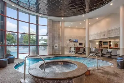 Image de 2br Deluxe Family Fun & Historically Located!