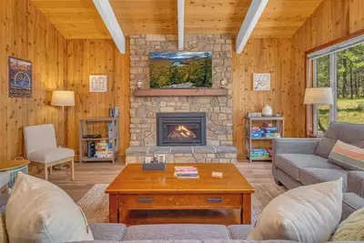 Image de Ac, Pf, great location, kids friendly, recently renovated, outdoor seating.