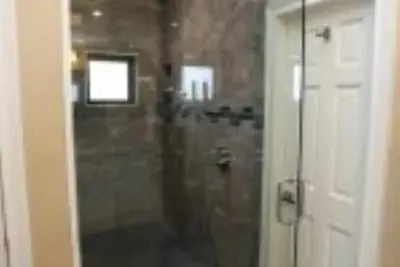 Image de Entire Manor