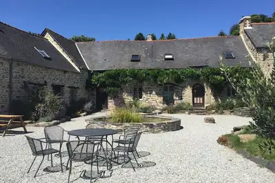 Le Chêne - Spacious house - Sleeps 5 -Shared pool.