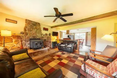 Image de Beautiful 4-bedroom house in peaceful Dryfork with WiFi.