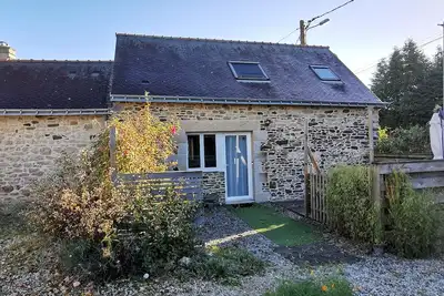 Image de Gîte Rosalie classé 4 étoiles, charmant cottage, à 800 m du Canal Nantes-Brest.