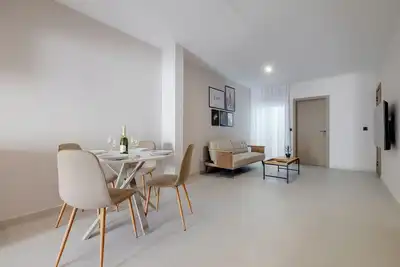Sleek 2br Flat by the Seafront