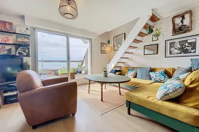 Appartement duplex bénéficiant d'une très belle vue sur mer