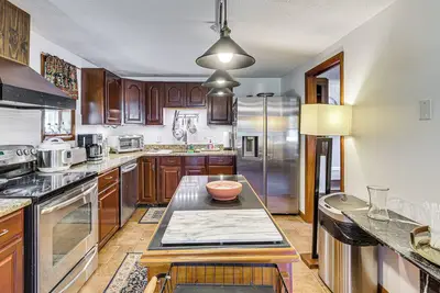 Image de Charming Farmington Home ~ 5 Mi to UConn Health!