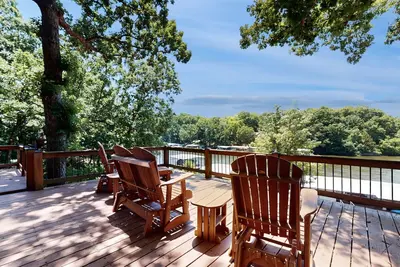 Image de Lakefront home expansive views, patio kayaks and fire pit