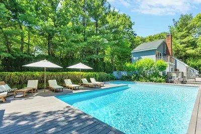 Image de Impeccably Designed East Hampton Home with Complete Privacy and Pool, . . .