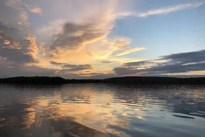 Image de Chicagon Lakefront cottage in Michigan’s upper peninsula