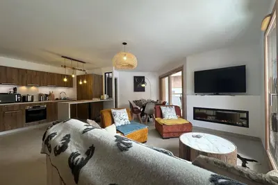 Image de 1er étage, sauna, balcon, cheminée ou poêle à bois, télévision, casier à ski, 95m², Vars