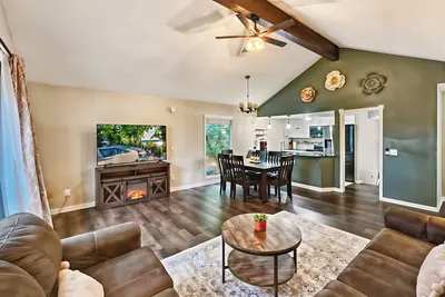 Image de Aloha Forest Retreat- Private Decks, Walk to Pool, Serene Views, Bbq 3bed/3bath