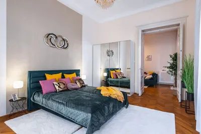Image de 5 Minuten vom Parliament und Stadtpark Entfernt- Apartment mit Terrasse!