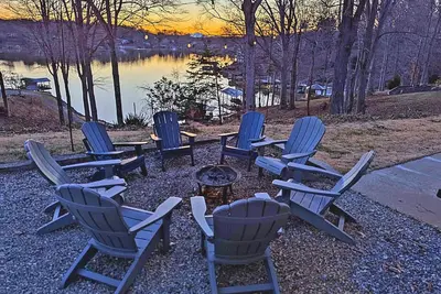 Image de Pure Contentment! Lakefront sunsets~Pickleball~private dock~Kayaks&Sup~Game Room