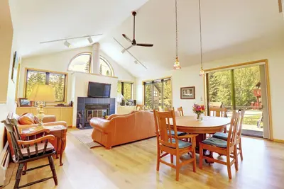 Image de Beautiful Views, Awesome Amenities, 195 Eastridge