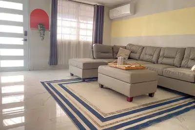 Image de Relaxing Retreat for 5 Close to Beach & Airport