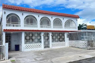 Image de Large Group Stay for 15 Near Beaches & Airport