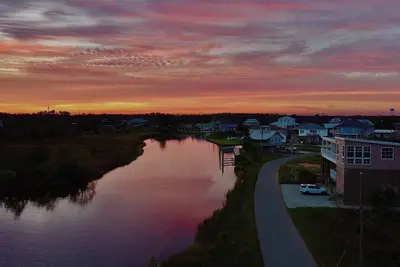 Image de Beach and river retreat with great views and location