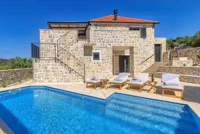 Image de Luxury Stone Villa - Stunning Sea Views & Private Heated Pool