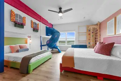 Image de Colorful Family Fun IndoorPool+HotTub+Indoor Slide