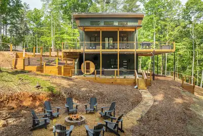 Image de Sauna -Jumbo Hot Tub w Tv- Resort -Privacy- 5 Star