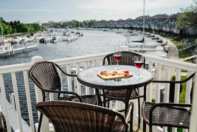 Image de Renovated Dog-Friendly Waterfront Condo