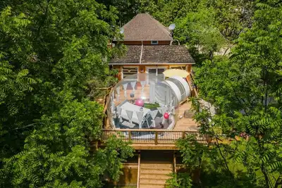 Image de Riverfront Cottage with 2 Geodesic Domes