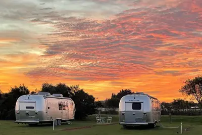 2024 Airstream Flying Cloud 30fb - Fishermans Hideaway Campsite Included