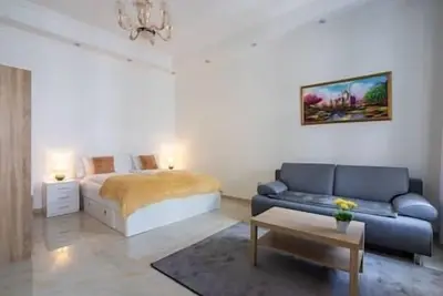 Image de Town Hall Apartment in the City