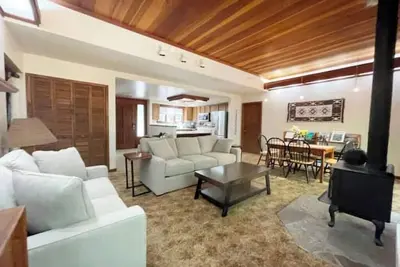 Image de Cozy Cabin in the Heart of Tahoe Donner - with WiFi, Ev charger and privacy