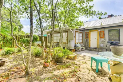 Image de Lanark Village Vacation Rental w\/ Outdoor Oasis!