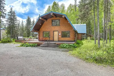 Image de Roomy Log Cabin w\/ Hot Tub, Walk to Kenai River!