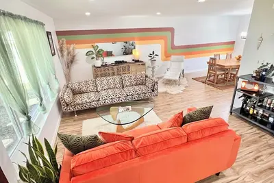 Image de Spacious home w/hot tub & sauna. Walking distance to Old Town Orcutt