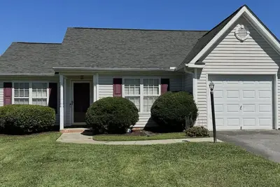 Image de Renovated Gem Minutes from Downtown Ws, Kville, Gso