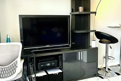 Image de Cozy all newly renovated, finished in  Waikiki Honolulu with WiFi, Ac, lots more