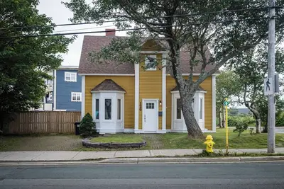 Image de Modern Victorian Home near Downtown St. John's