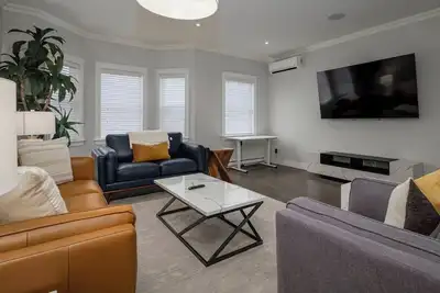 Image de St. John's Style: Modern Meets Comfort