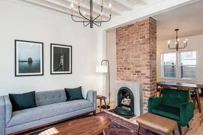 Image de Style & Comfort : Restored Historic Home Downtown