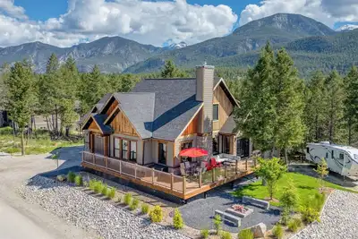 Image de Spacious | Hot Tub | Pet-Friendly | Mountain Views | Fire Pit | Golf \n