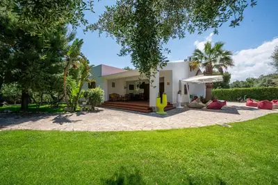 Image de Villa Giglio with Garden and Mini Pool by Rentbeat