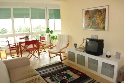 Image de Beach, Surf and Lisbon. Enjoyable apartment with WiFi in Costa da Caparica.